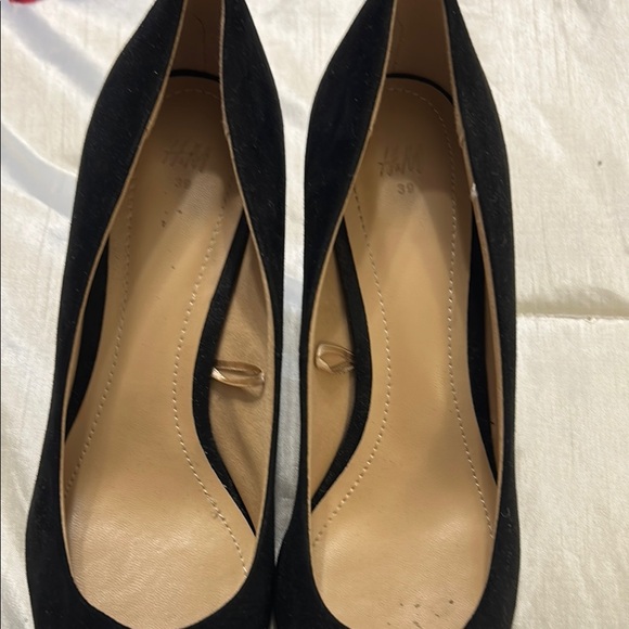 Elegant Black Suede Women's Pumps w/ 2.5” Heel - Picture 5 of 8